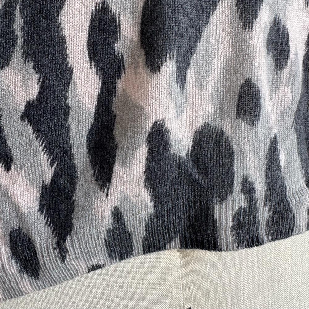 Cashmere Leopard Print Long Sleeve sweater